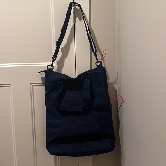 Under Armour Gym Bag. Navy blue with orange accents - perfect condition! - Picture 2 of 3